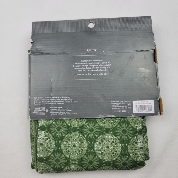 NWT linen blend green patterned table throw 50" x 50" - Picture 3 of 5